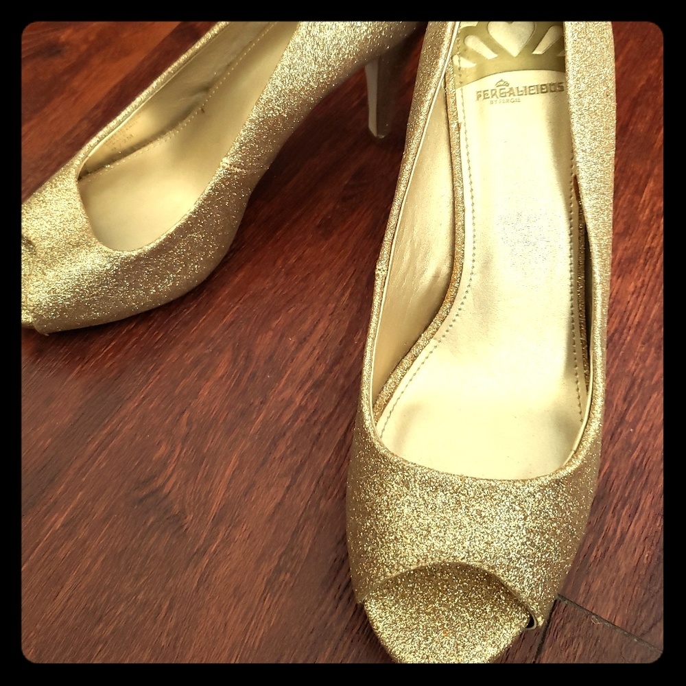 ❗❗MAKE AN OFFER❗❗❗ Gold Peep-Toe Heels!